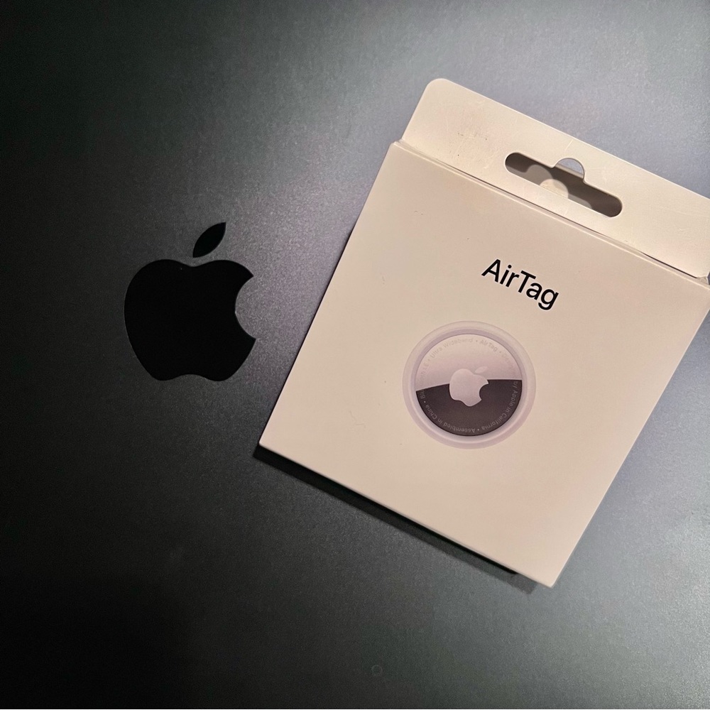 ~ Apple AirTag - 1 pack - Keep Track of Your Stuff ~